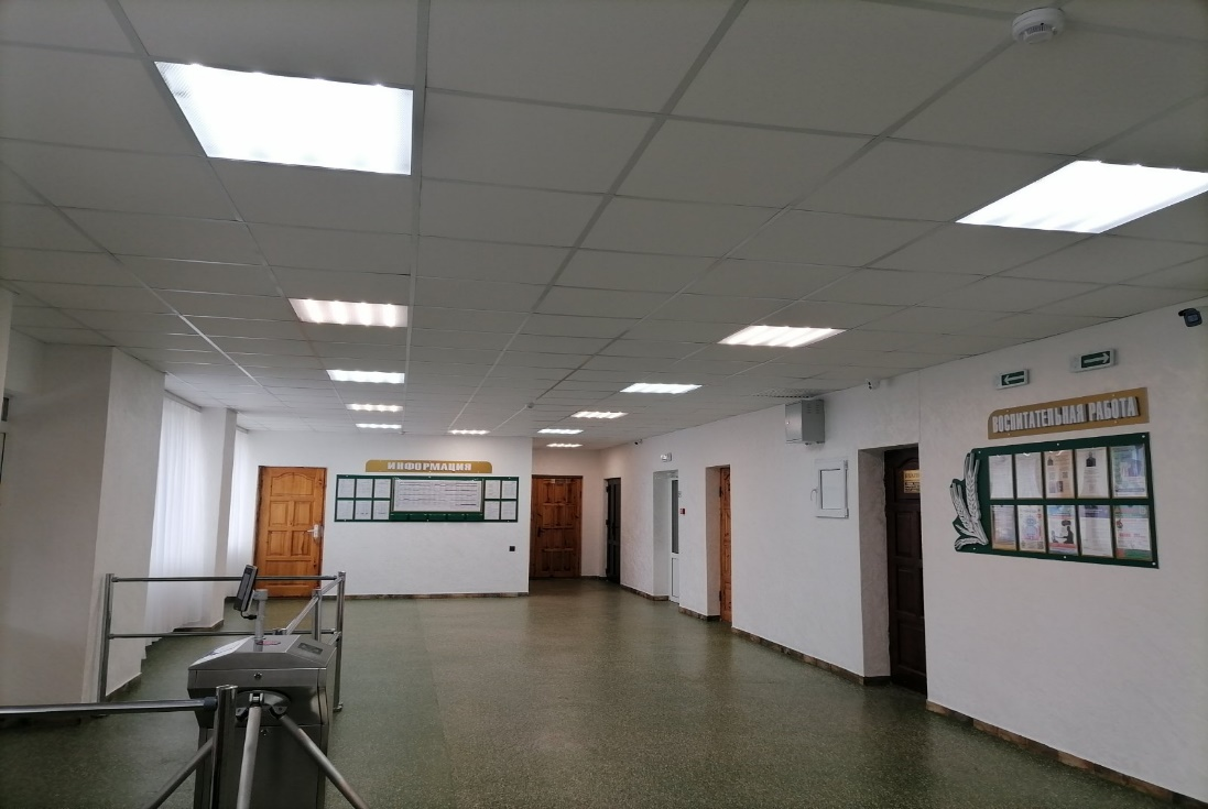 Фойе 1 этажа главного корпуса